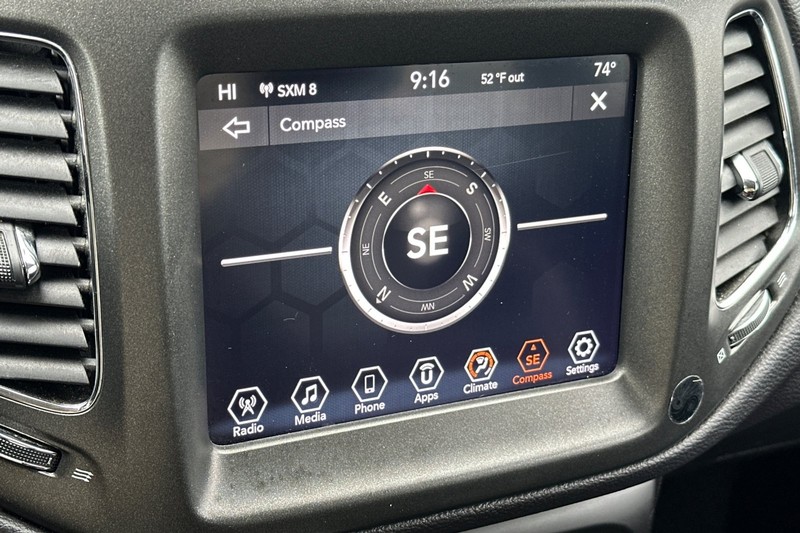 Jeep Compass Vehicle Full-screen Gallery Image 40