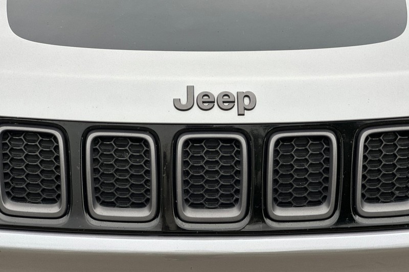 Jeep Compass Vehicle Full-screen Gallery Image 43