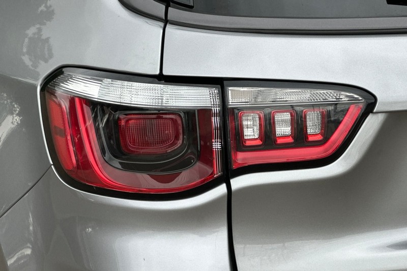 Jeep Compass Vehicle Full-screen Gallery Image 44