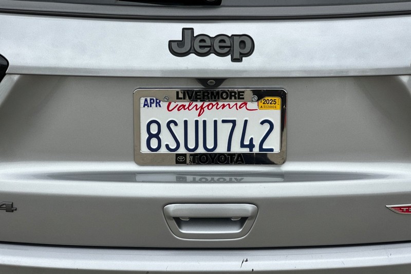 Jeep Compass Vehicle Full-screen Gallery Image 45