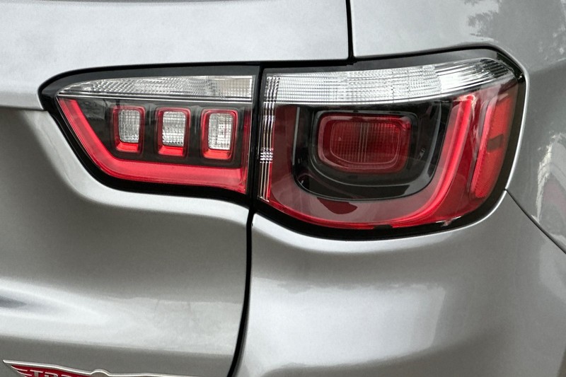 Jeep Compass Vehicle Full-screen Gallery Image 46