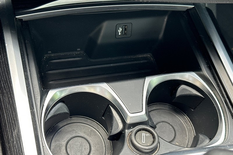 BMW 7 Series Vehicle Full-screen Gallery Image 30