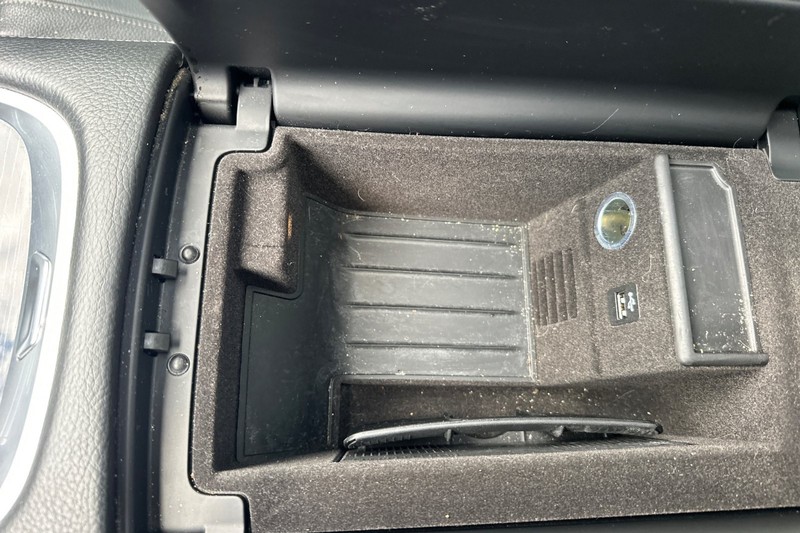 BMW 7 Series Vehicle Full-screen Gallery Image 32