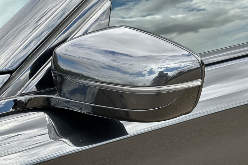 BMW 7 Series Vehicle Full-screen Gallery Image 50