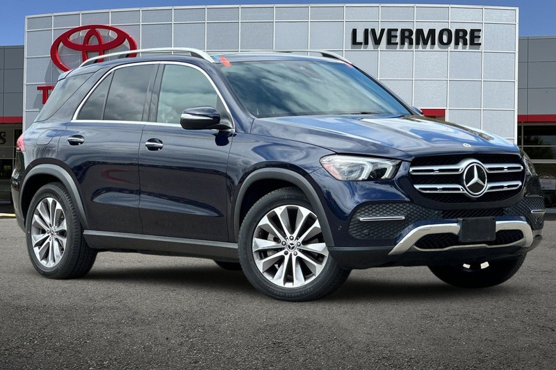 Mercedes-Benz GLE Vehicle Full-screen Gallery Image 02