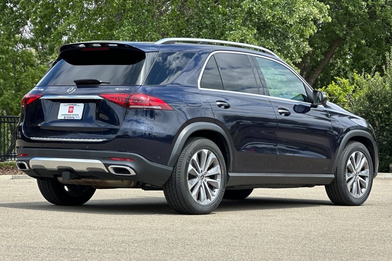 Mercedes-Benz GLE Vehicle Full-screen Gallery Image 04