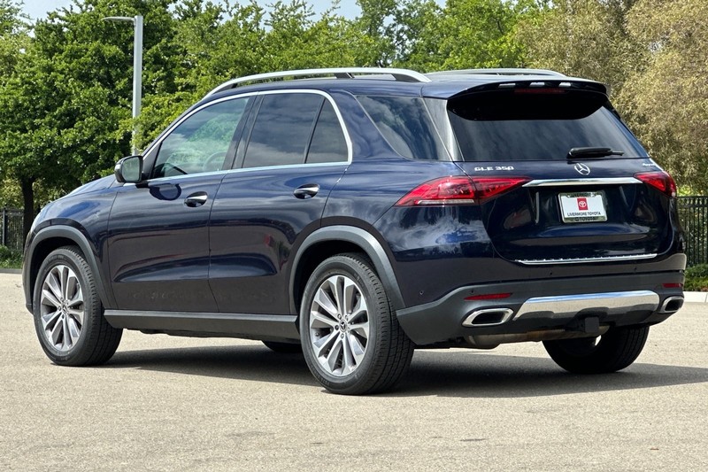 Mercedes-Benz GLE Vehicle Full-screen Gallery Image 06