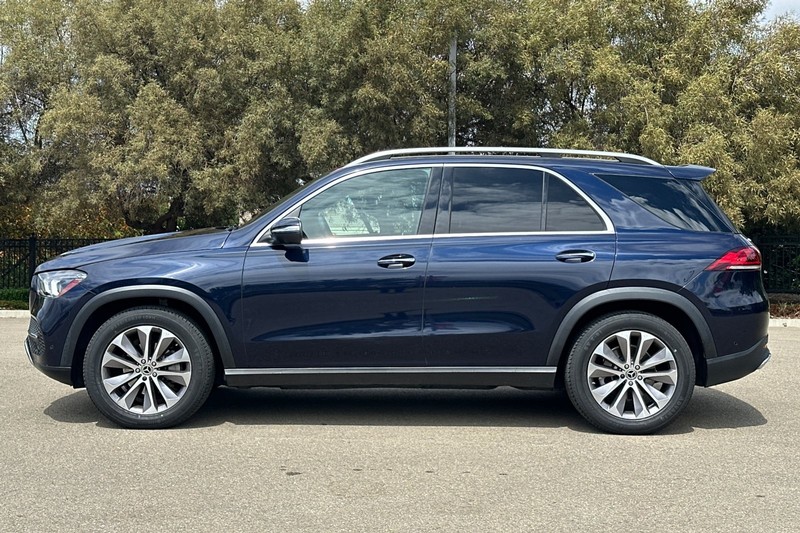 Mercedes-Benz GLE Vehicle Full-screen Gallery Image 07