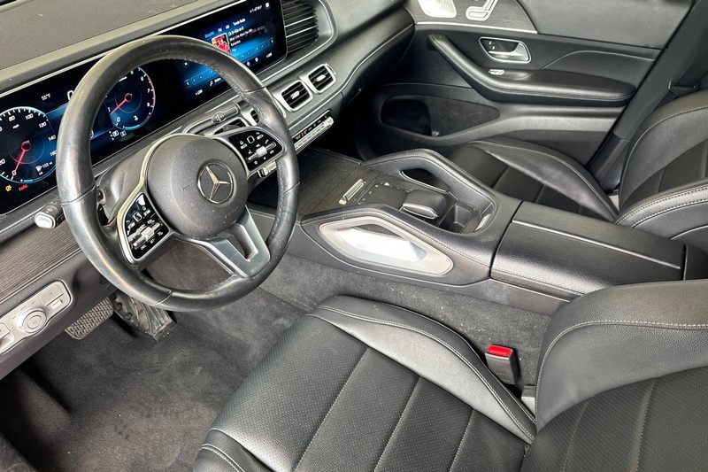 Mercedes-Benz GLE Vehicle Full-screen Gallery Image 10