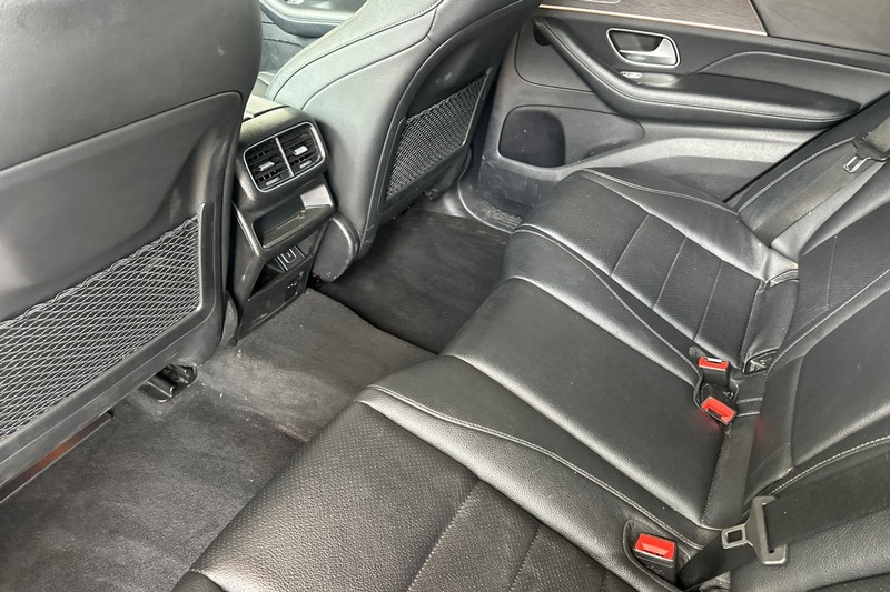 Mercedes-Benz GLE Vehicle Full-screen Gallery Image 14