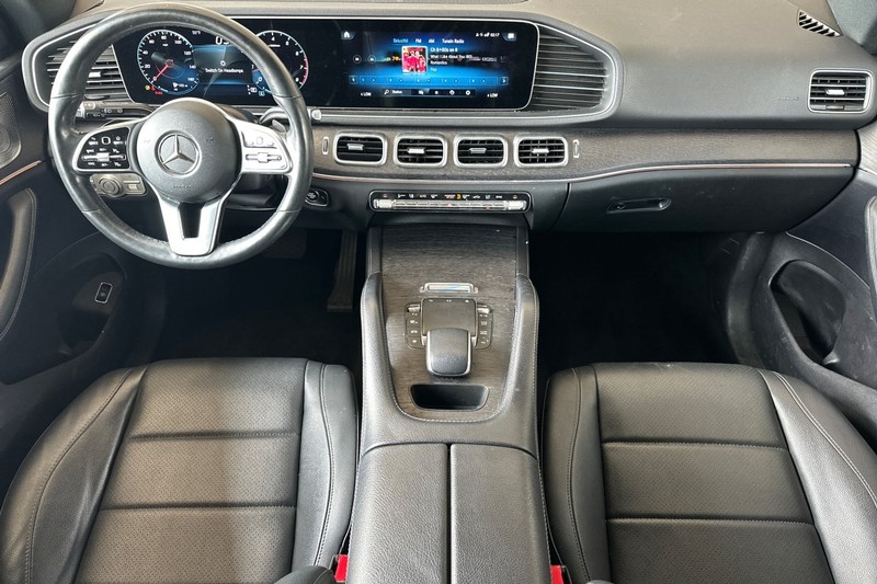 Mercedes-Benz GLE Vehicle Full-screen Gallery Image 15