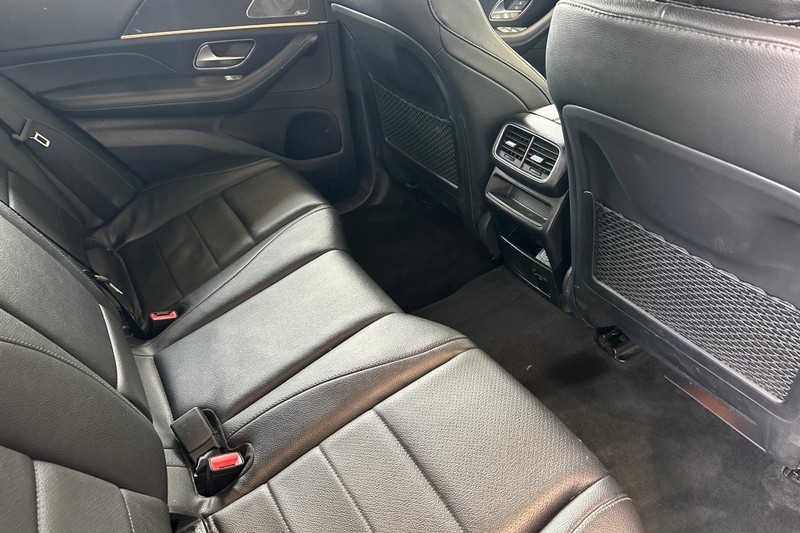 Mercedes-Benz GLE Vehicle Full-screen Gallery Image 18