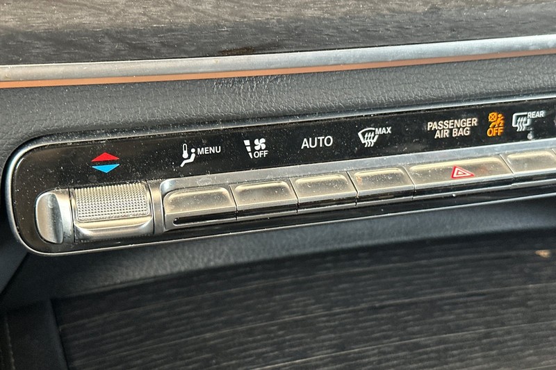Mercedes-Benz GLE Vehicle Full-screen Gallery Image 29