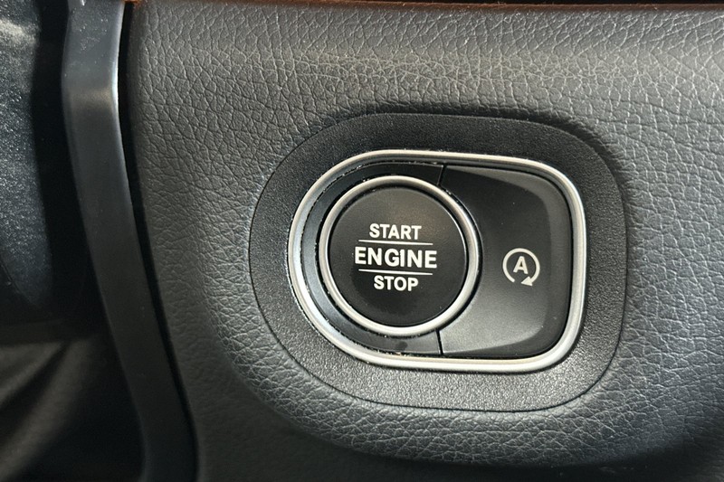 Mercedes-Benz GLE Vehicle Full-screen Gallery Image 34