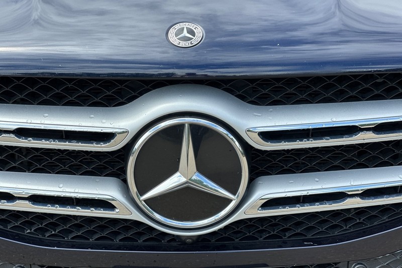 Mercedes-Benz GLE Vehicle Full-screen Gallery Image 43