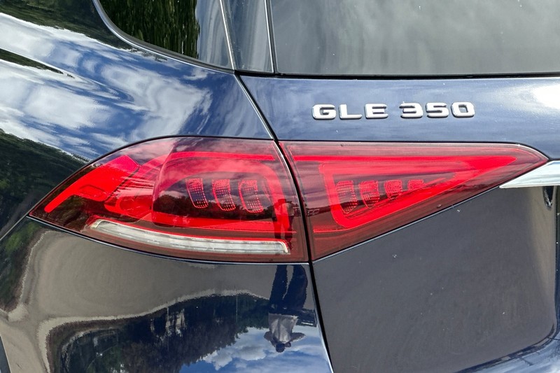 Mercedes-Benz GLE Vehicle Full-screen Gallery Image 44
