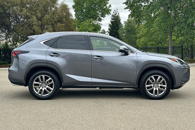 Lexus NX 200t Vehicle Full-screen Gallery Image 03