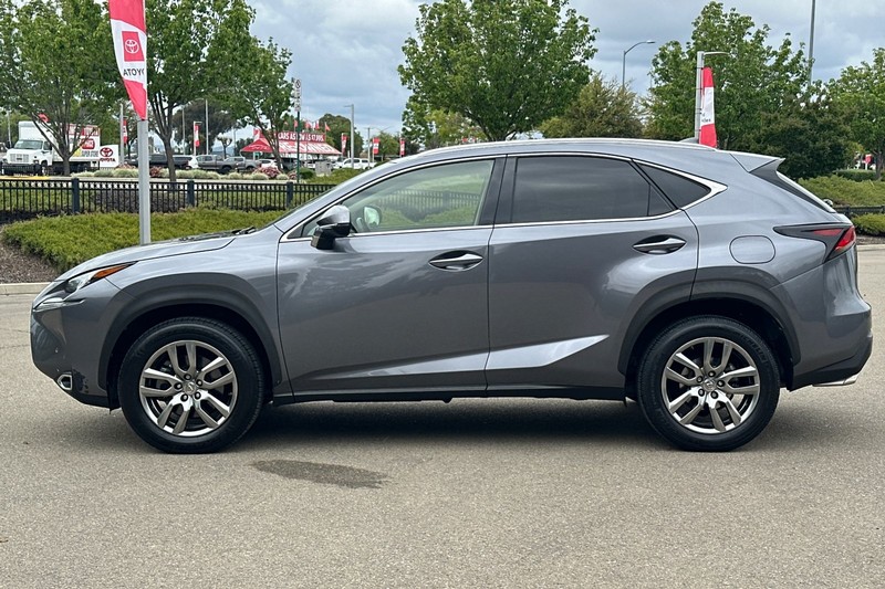 Lexus NX 200t Vehicle Full-screen Gallery Image 07