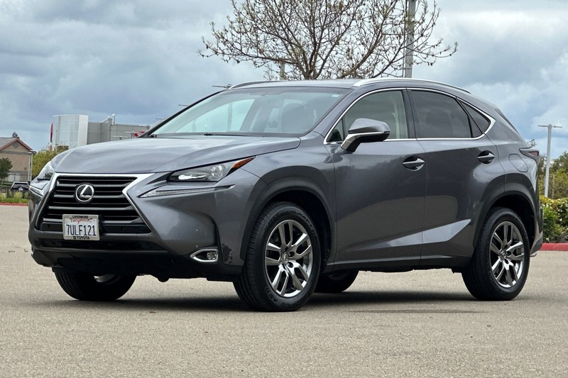Lexus NX 200t Vehicle Full-screen Gallery Image 08