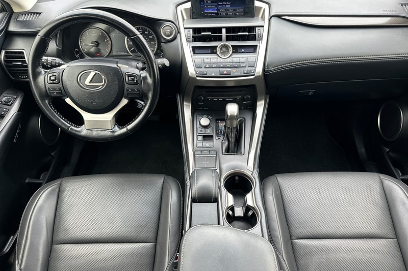 Lexus NX 200t Vehicle Full-screen Gallery Image 15