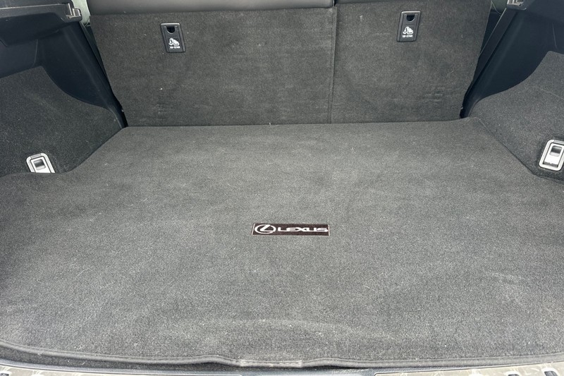 Lexus NX 200t Vehicle Full-screen Gallery Image 17