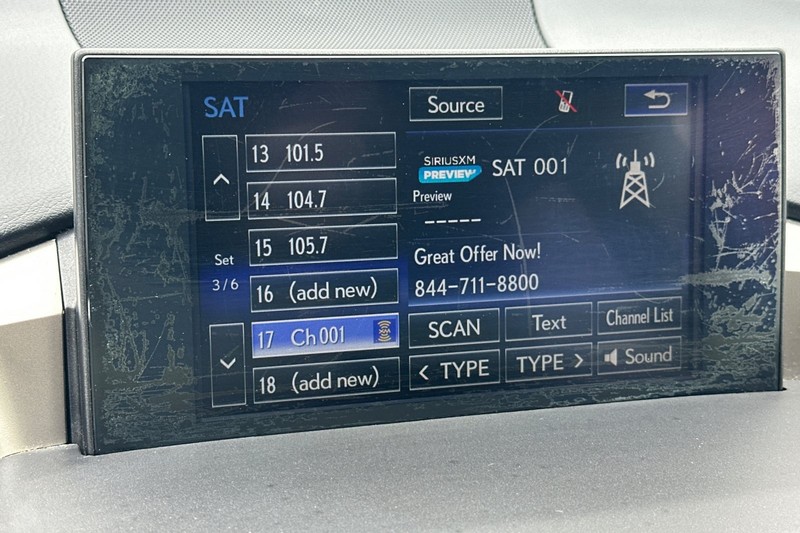 Lexus NX 200t Vehicle Full-screen Gallery Image 26