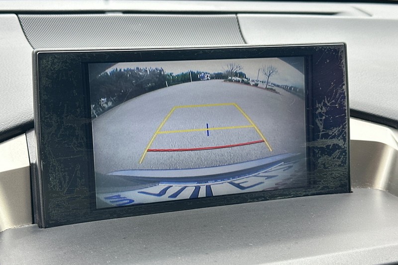 Lexus NX 200t Vehicle Full-screen Gallery Image 27