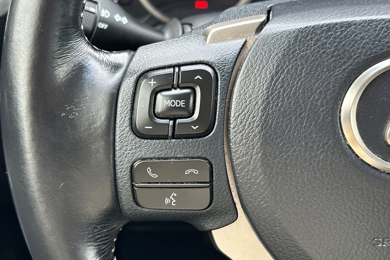 Lexus NX 200t Vehicle Full-screen Gallery Image 37