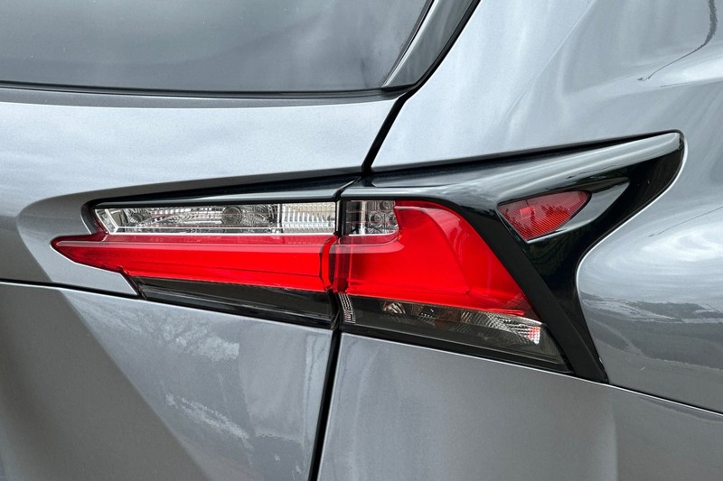 Lexus NX 200t Vehicle Full-screen Gallery Image 45