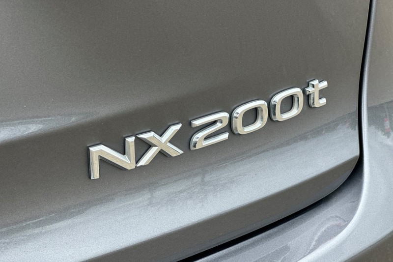 Lexus NX 200t Vehicle Full-screen Gallery Image 46
