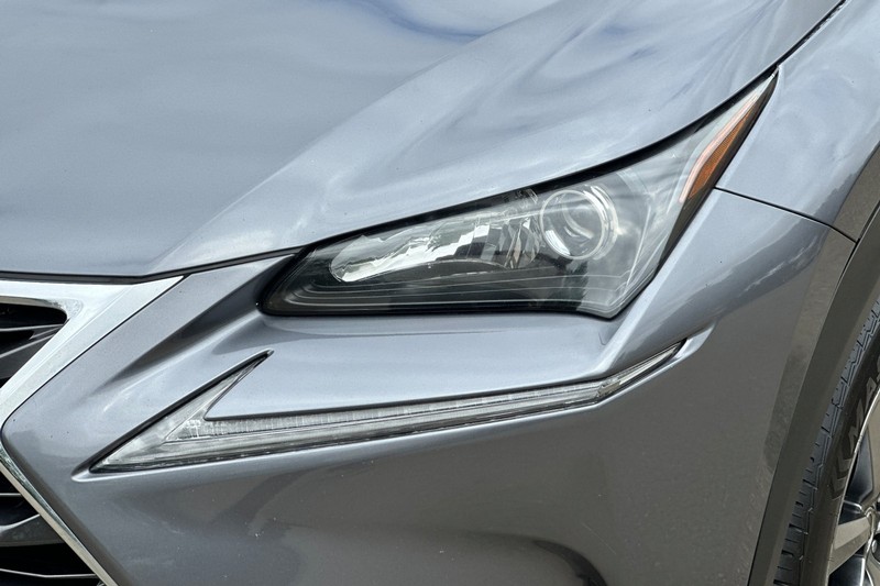Lexus NX 200t Vehicle Full-screen Gallery Image 47