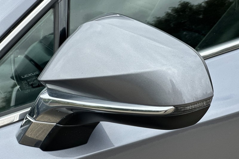 Lexus NX 200t Vehicle Full-screen Gallery Image 48