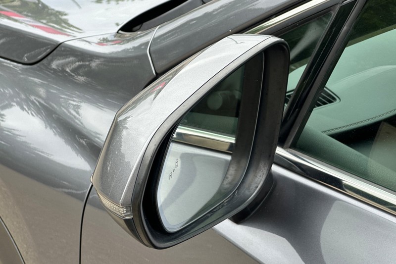 Lexus NX 200t Vehicle Full-screen Gallery Image 49
