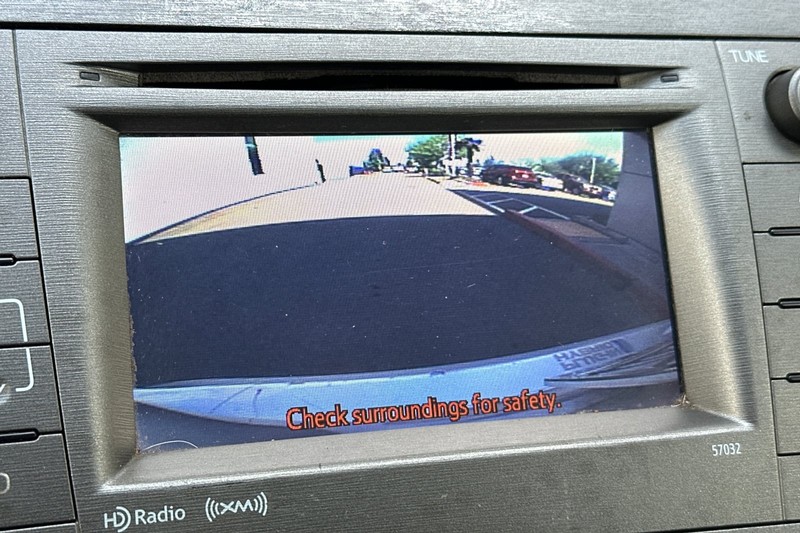 Toyota Prius Plug-In Vehicle Full-screen Gallery Image 27