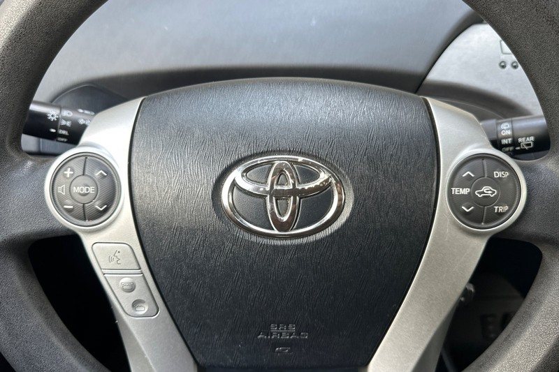 Toyota Prius Plug-In Vehicle Full-screen Gallery Image 35