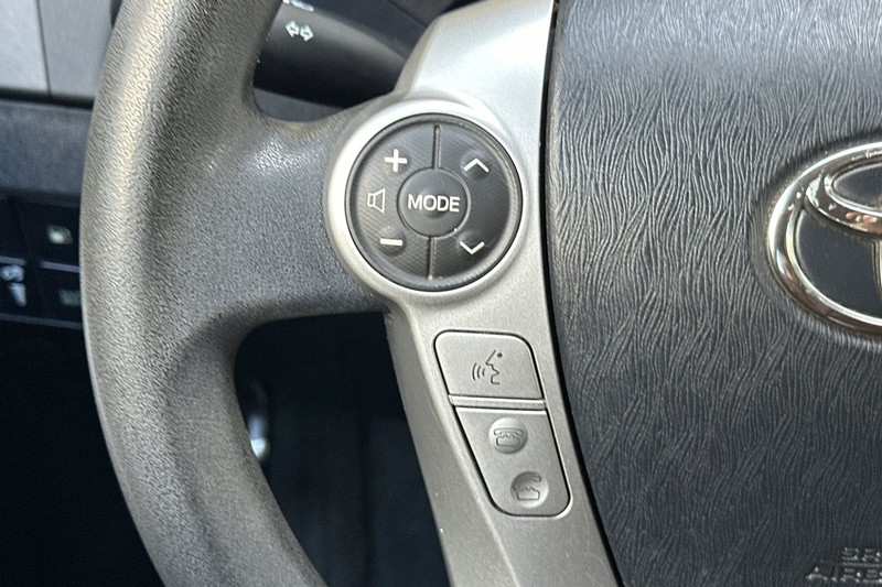 Toyota Prius Plug-In Vehicle Full-screen Gallery Image 36