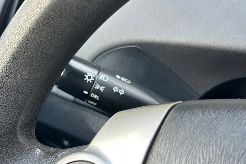 Toyota Prius Plug-In Vehicle Full-screen Gallery Image 37