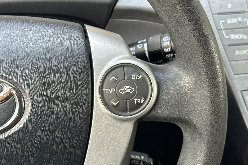 Toyota Prius Plug-In Vehicle Full-screen Gallery Image 38