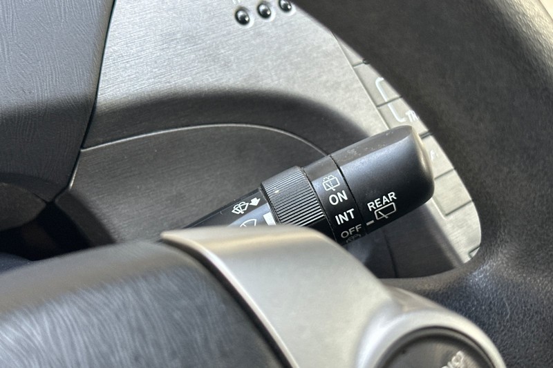 Toyota Prius Plug-In Vehicle Full-screen Gallery Image 39