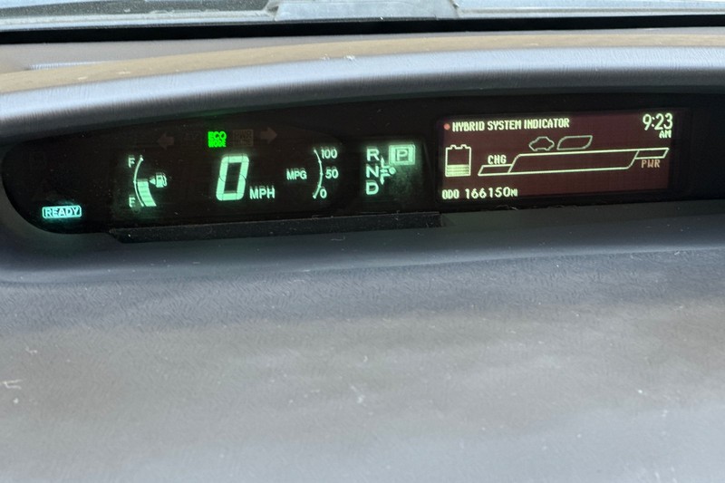 Toyota Prius Plug-In Vehicle Full-screen Gallery Image 40