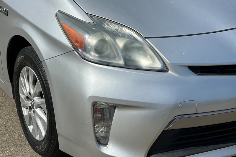 Toyota Prius Plug-In Vehicle Full-screen Gallery Image 44