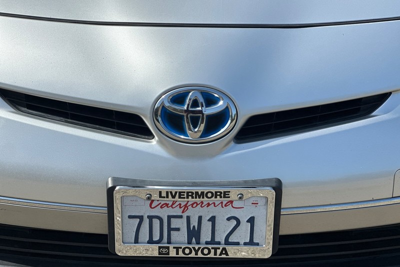 Toyota Prius Plug-In Vehicle Full-screen Gallery Image 45