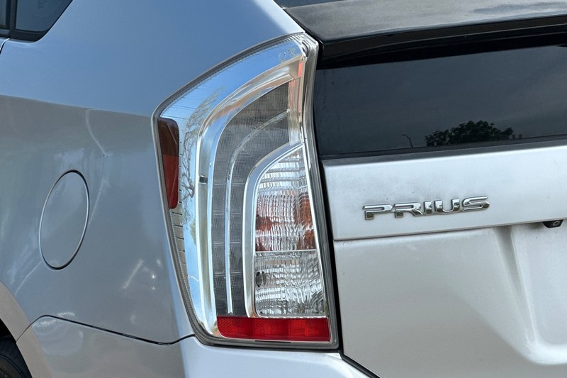Toyota Prius Plug-In Vehicle Full-screen Gallery Image 46