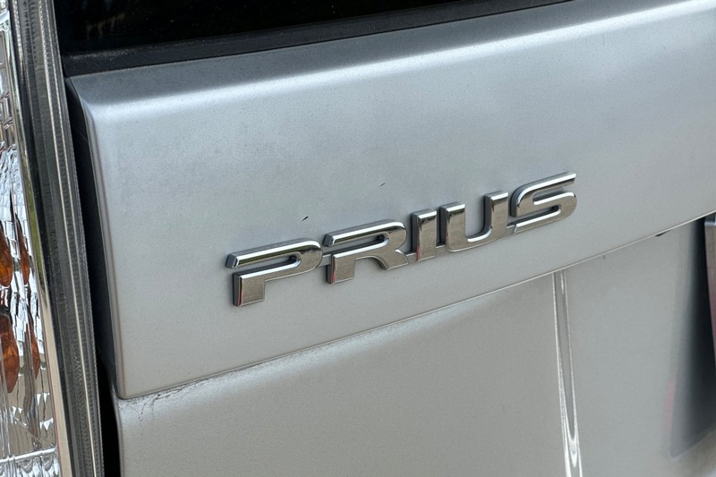 Toyota Prius Plug-In Vehicle Full-screen Gallery Image 49