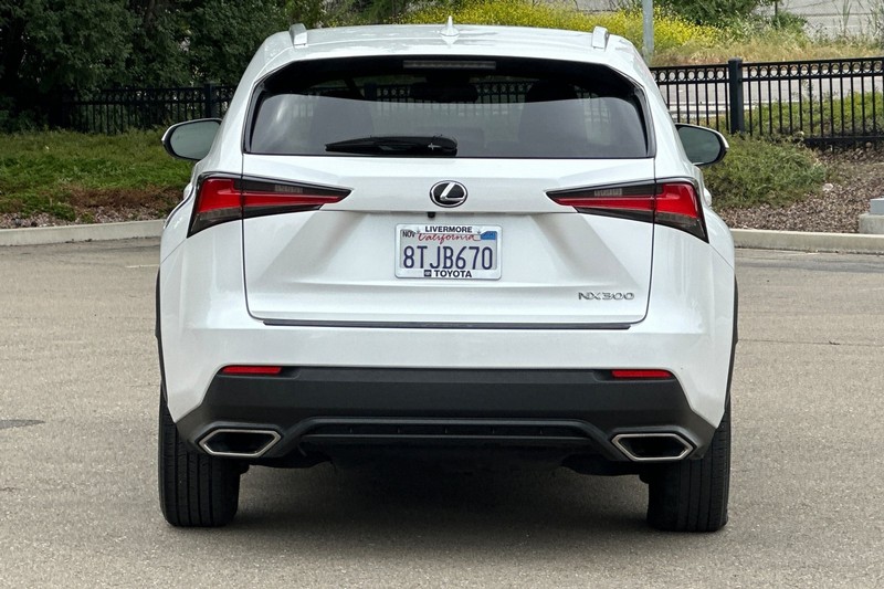 Lexus NX Vehicle Full-screen Gallery Image 05