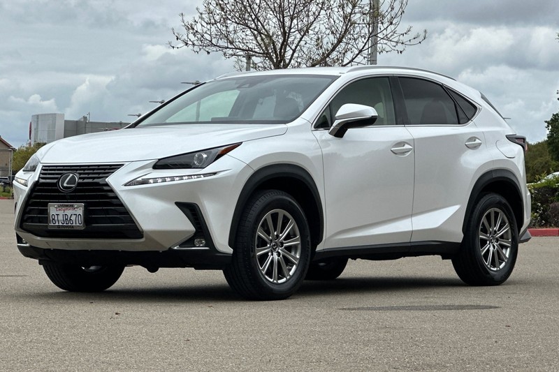 Lexus NX Vehicle Full-screen Gallery Image 08