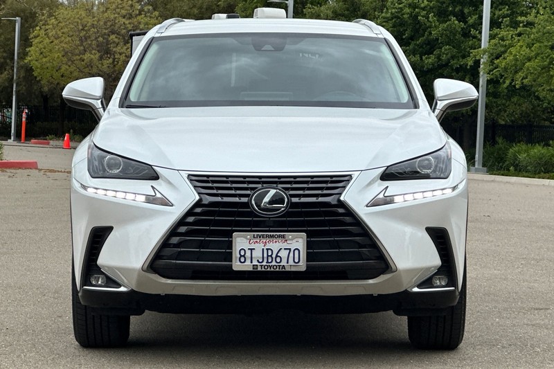 Lexus NX Vehicle Full-screen Gallery Image 09