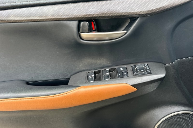 Lexus NX Vehicle Full-screen Gallery Image 11