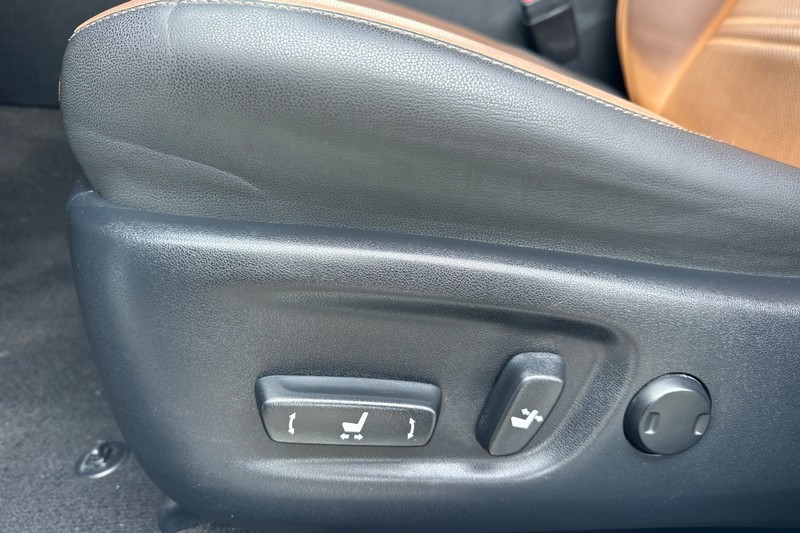 Lexus NX Vehicle Full-screen Gallery Image 13