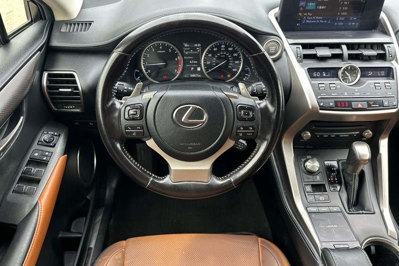 Lexus NX Vehicle Full-screen Gallery Image 16